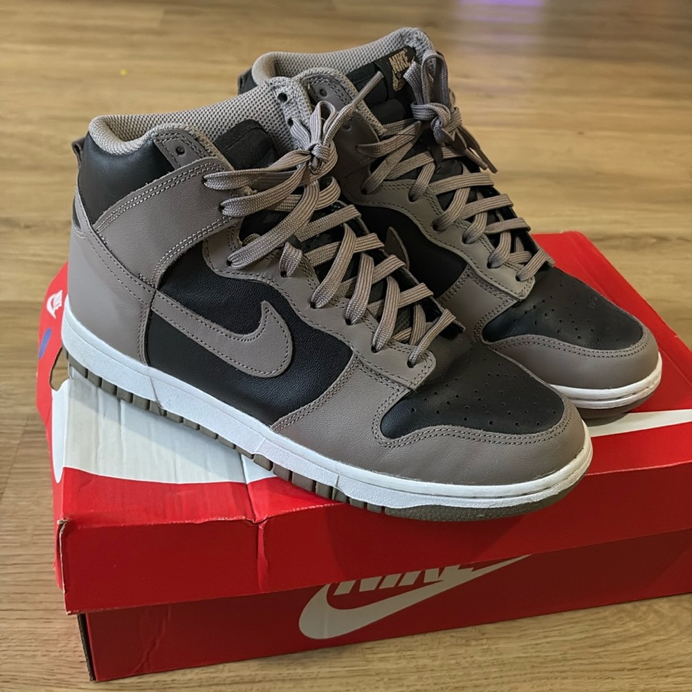 Nike Dunk Black Moon Fossil Women’s Size 9